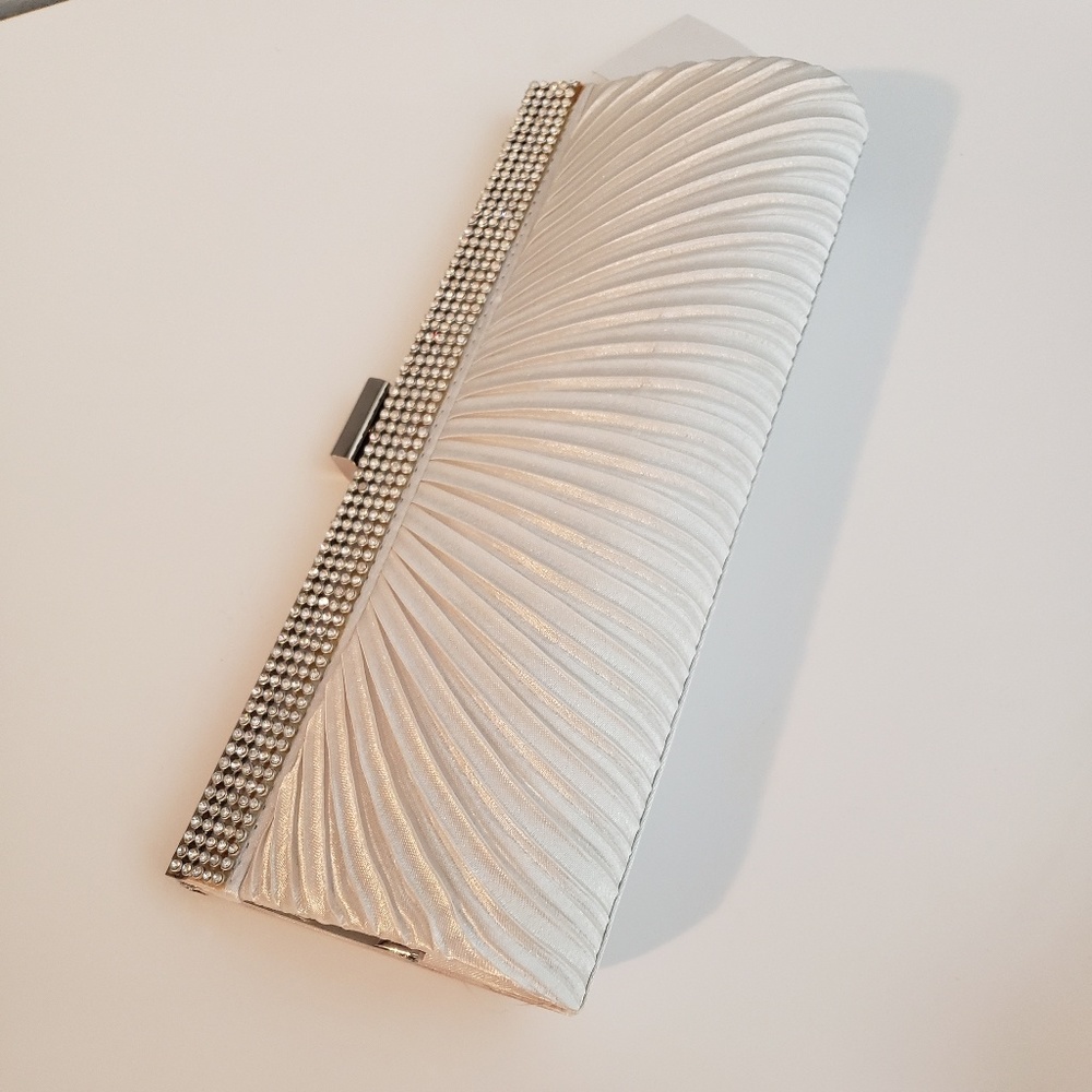 WHITE CLUTCH